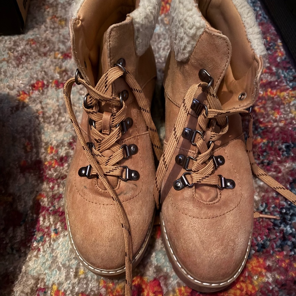 Cliffs women’s Lace-Up Boots 7.5